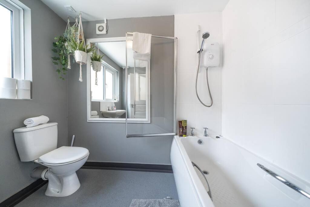 Cosy 2 Bedroom Town House Close To City Centre Belfast Exterior foto