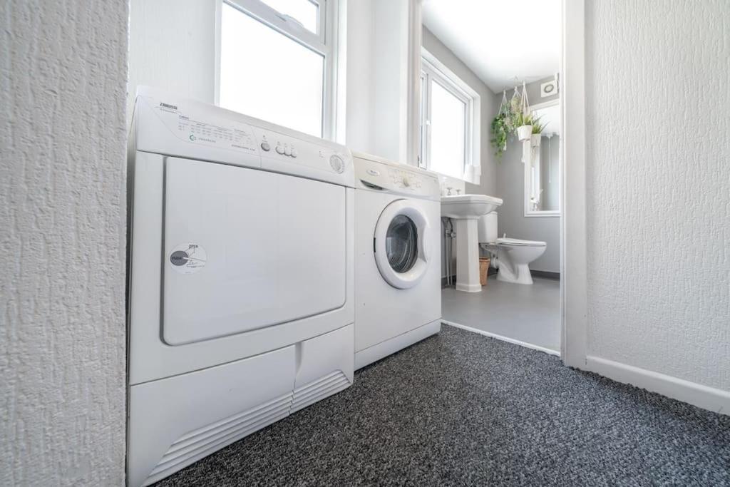 Cosy 2 Bedroom Town House Close To City Centre Belfast Exterior foto